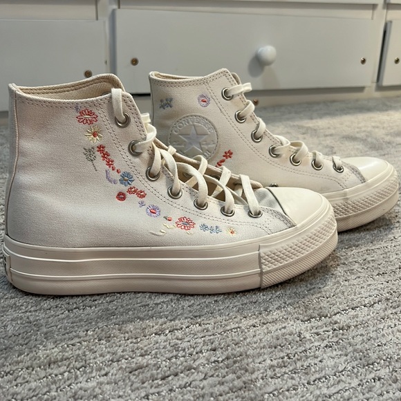 Converse Shoes - Platform Converse All Star Chuck Taylor High Top with embroidered flowers sz 7.5